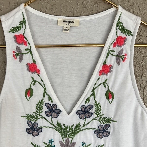 Umgee Floral Embroidered V-Neck Sleeveless Tunic Tank Top - Picture 5 of 12
